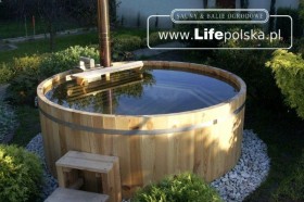 Wooden garden tub