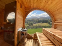 Sauna Panorama dach pokryty gontem kolor – grafitowy, kolor sauny dąb jasny ( Klient indywidualny )