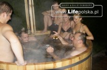 Impreza ze znajomymi w balii ogrodowej Balie i Sauny Ogrodowe www.LifePolska.pl